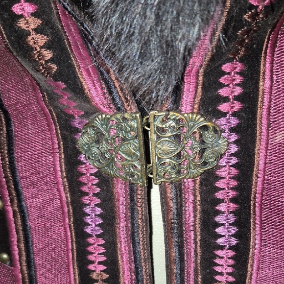 Peter Nygard Black and Pink Embroidered Cape - Picture 4 of 9